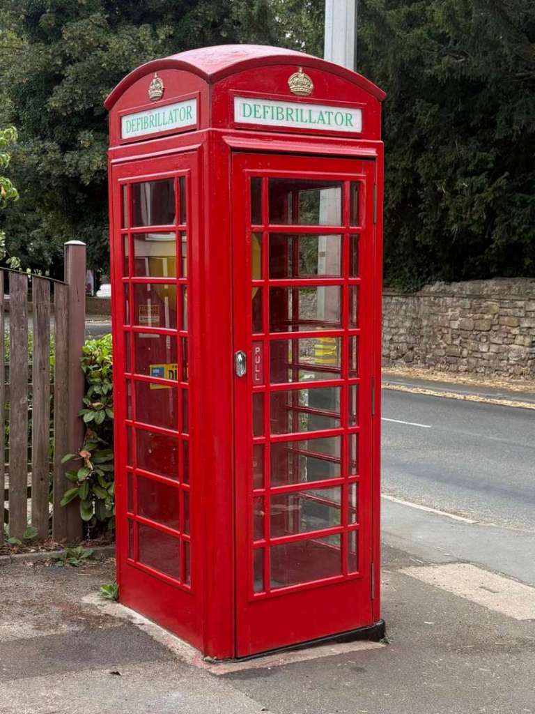 Image of telephone box defibrillator before 2026 refurbishment